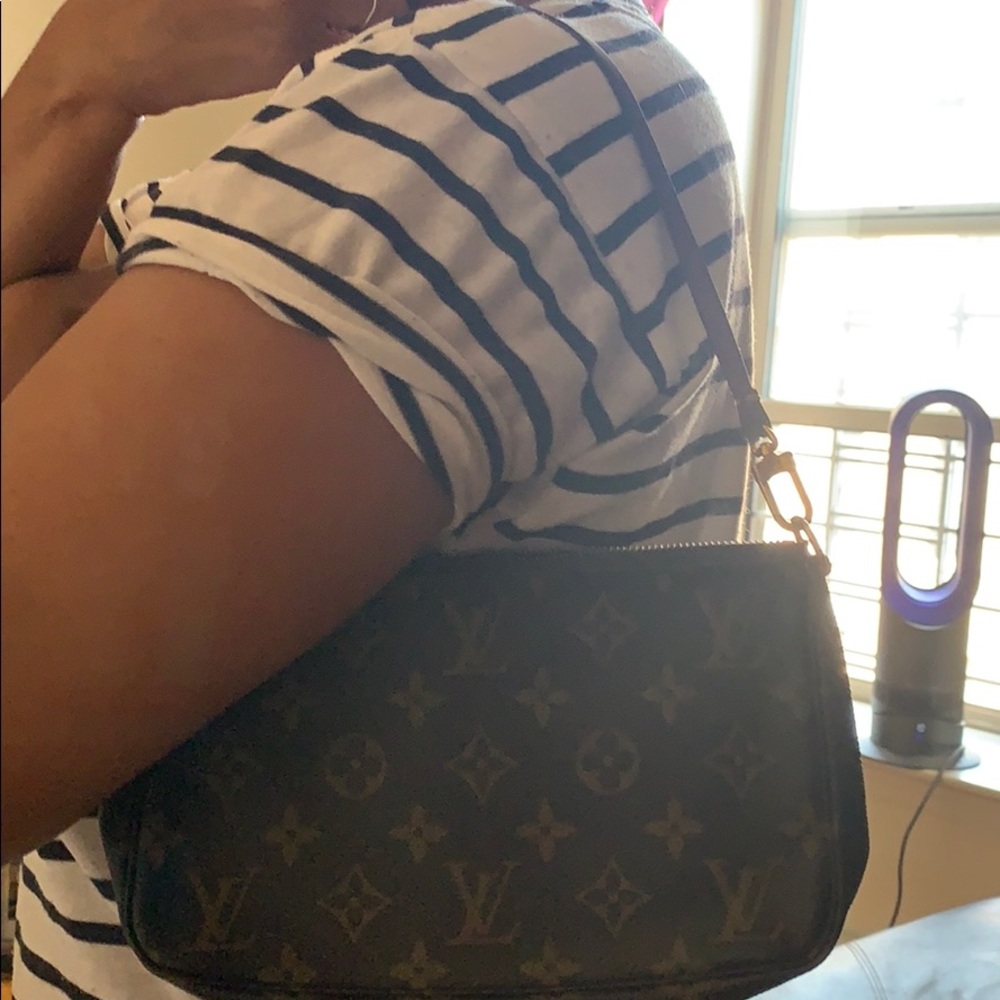 louis vuitton monogram pochette - Picture 8 of 10